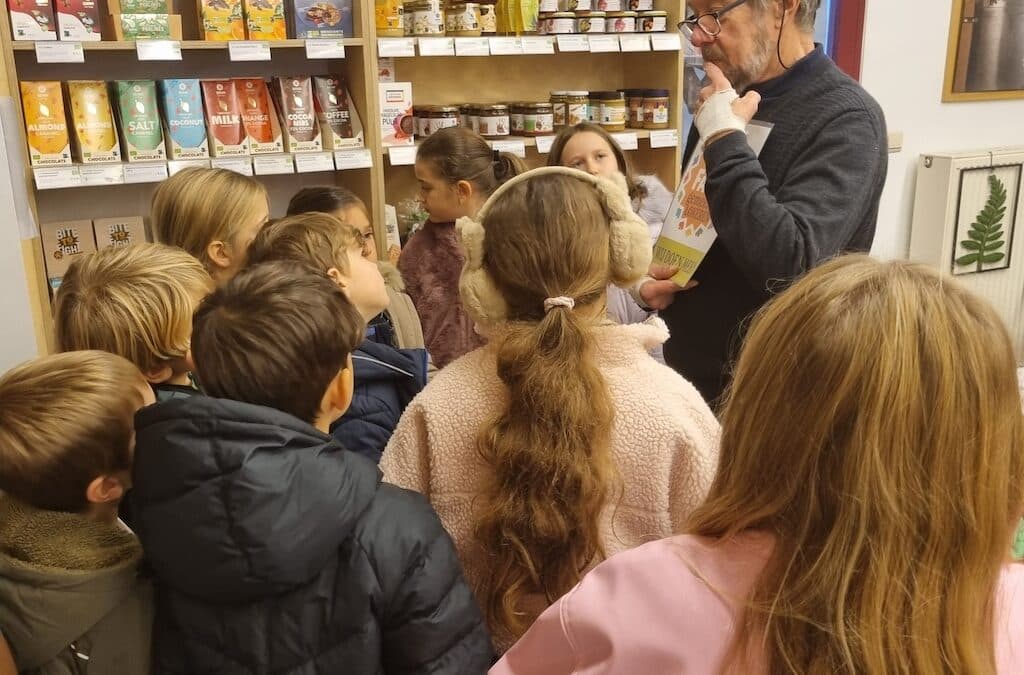 Leeruitstap naar de Oxfam-Wereldwinkel.