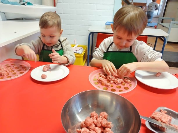 Mmmm, balletjes in de tomatensoep